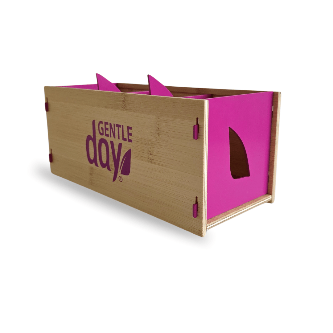 Bambusowy organizer z zestawami podpasek i wkładek